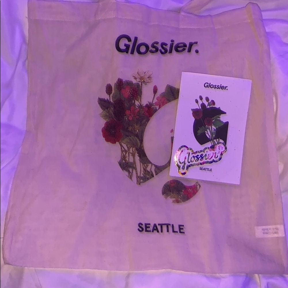 Glossier Seattle Pack